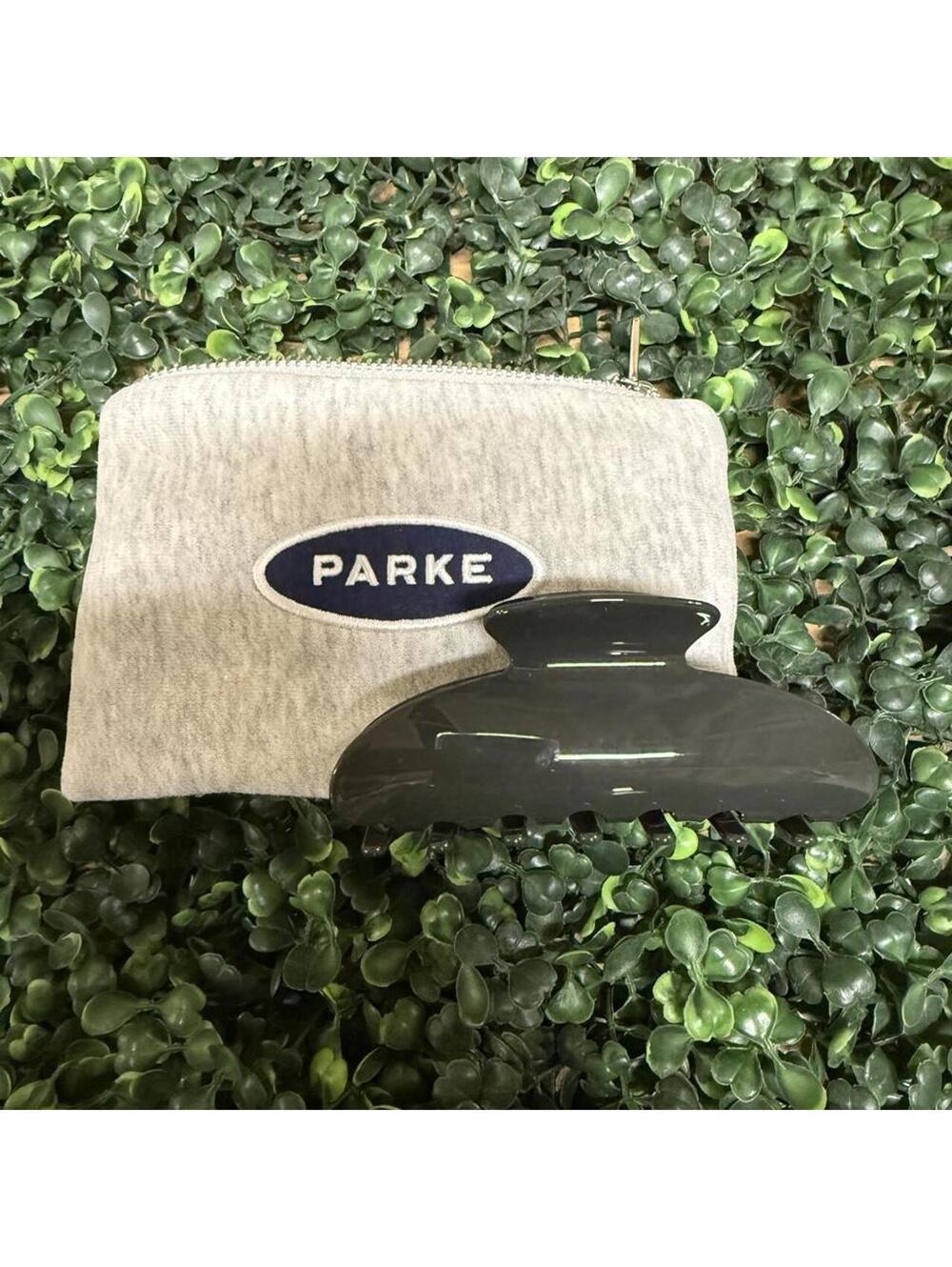 Brand new PARKE Claw Clip in Dark Grey 🖤✨